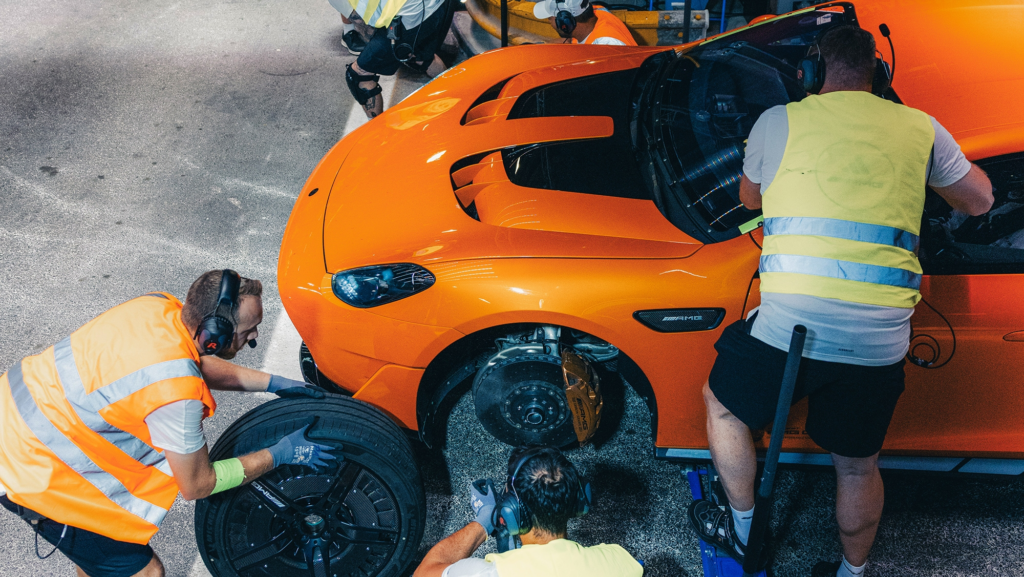 Este coche eléctrico 'rompe récords' de Mercedes da la vuelta al mundo (40.075 km) en sólo 7 días y 13 horas