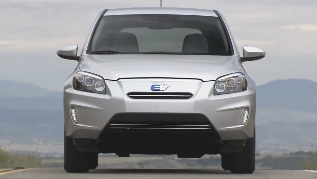 Pocos se acuerdan, pero el Toyota RAV4 eléctrico existió y hubo incluso entendimiento con Elon Musk y Tesla