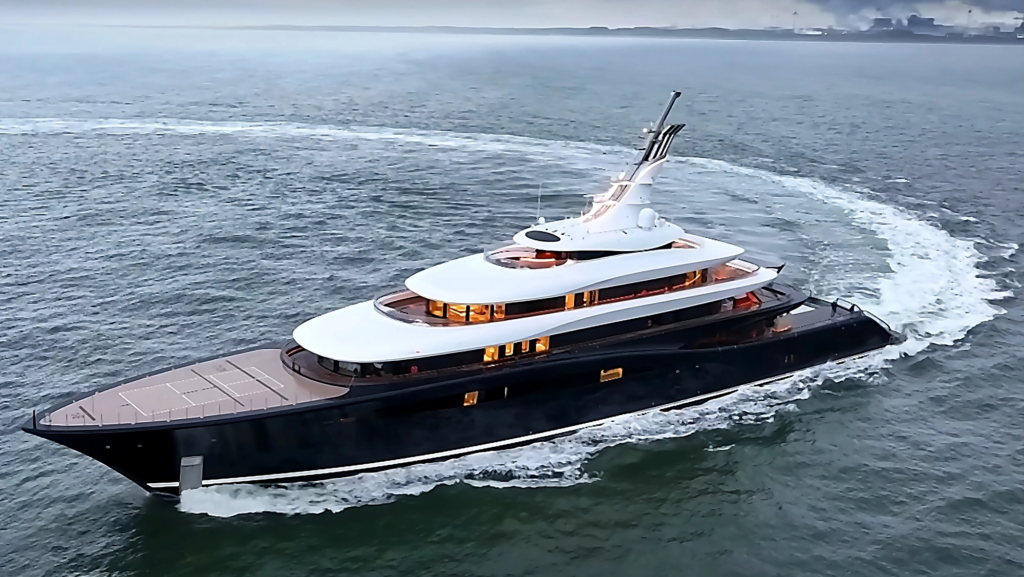 Este yate cuesta 595.000.000 € y puede moverse durante una semana con hidrógeno, pero arrastra una mentira