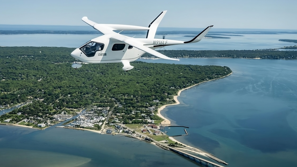 Vuelo histórico: un avión eléctrico aterriza en Nueva York tras recorrer 133 kilómetros con solo 7 € de energía