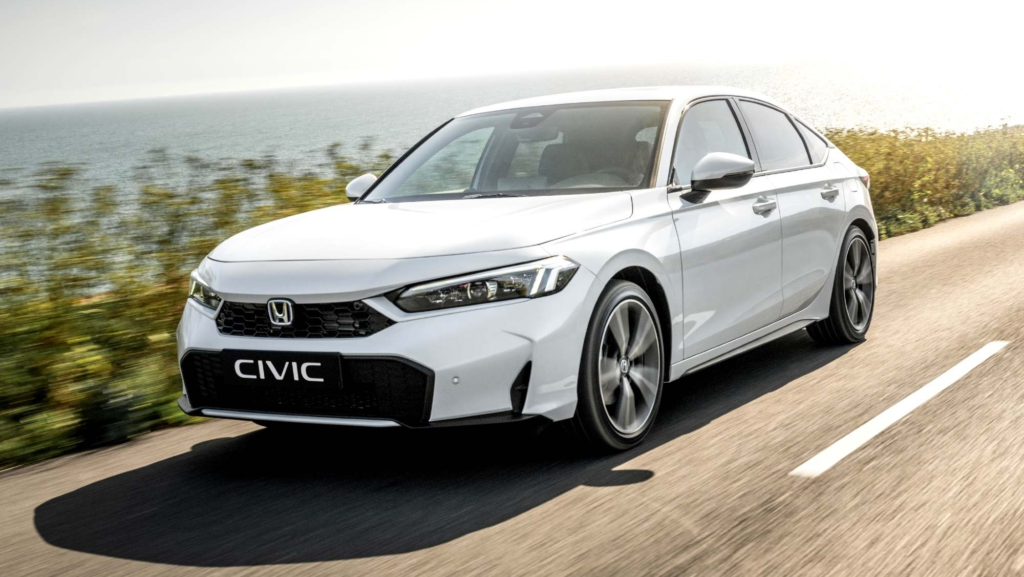 El Honda Civic se actualiza sin tocar su reconocido sistema híbrido de 184 CV, pero con un renovado diseño y más tecnología