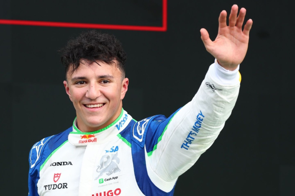 Hadjar reacciona con emoción a su “irreal” primer podio en la F1 #F1 #FVDigital