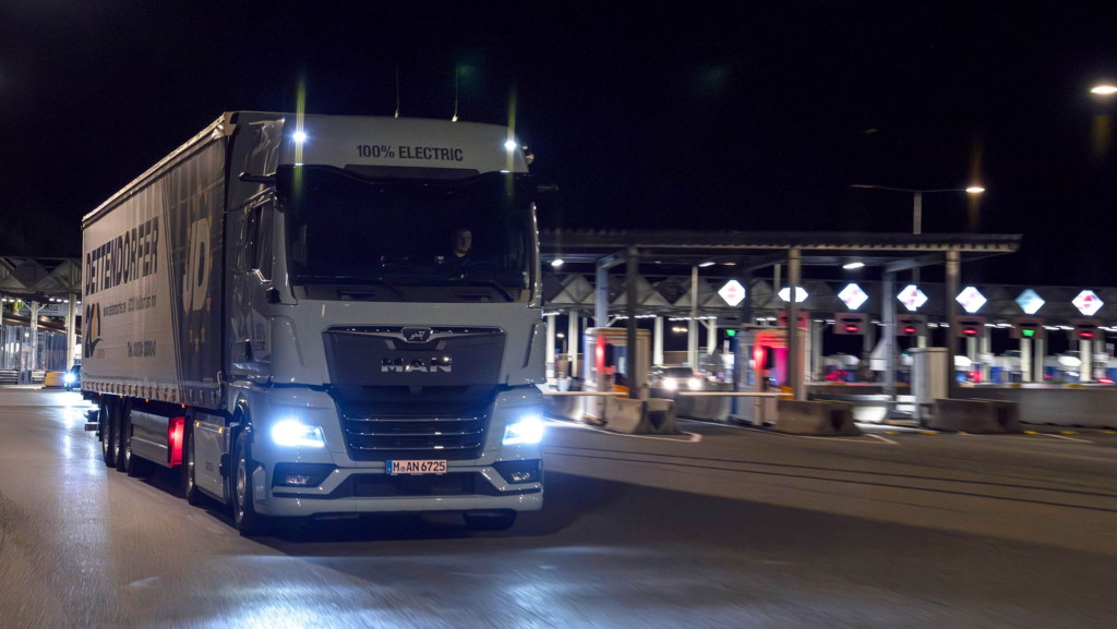El camión eléctrico de MAN derrota a los diésel: con 800 km de autonomía y carga ultrarrápida recorre de noche el paso del Brennero