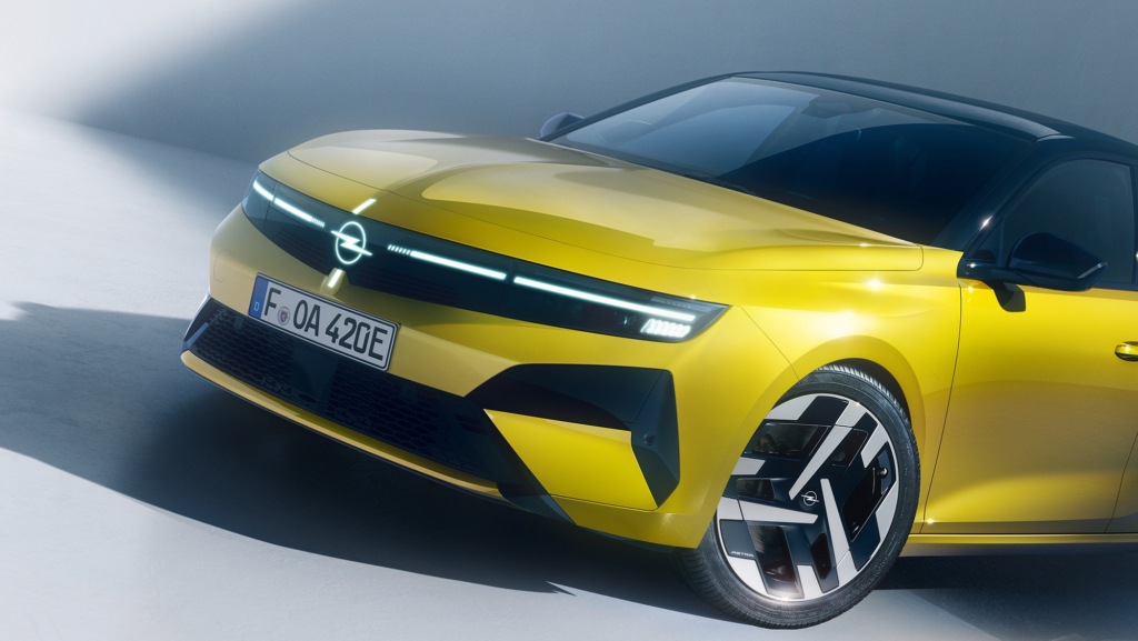 Opel Astra eléctrico renovado presenta hasta 454 km de autonomía y nueva tecnología