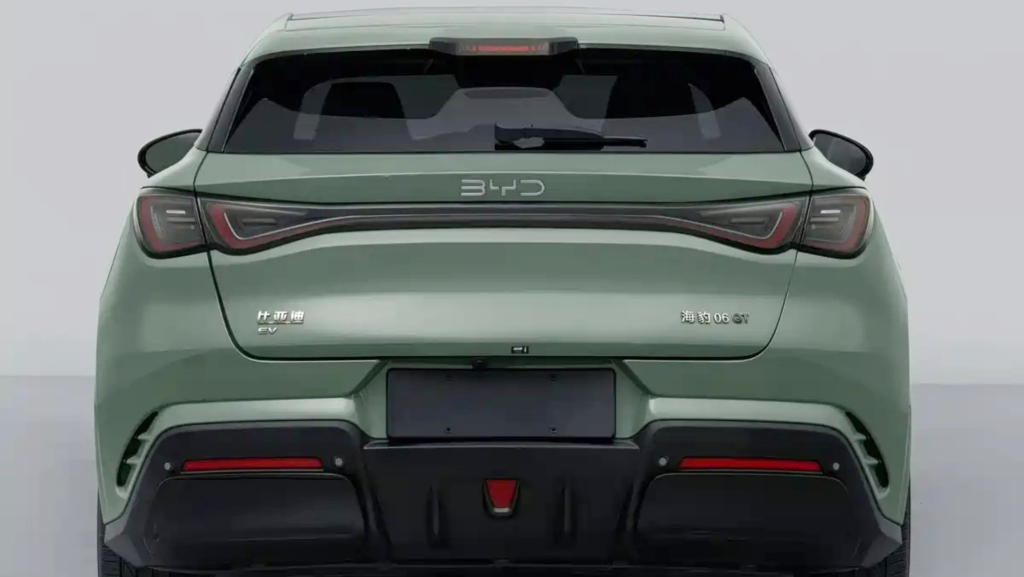 BYD presenta su alternativa al Volkswagen Golf GTI con 326 caballos de potencia que llegará a Europa en 2026