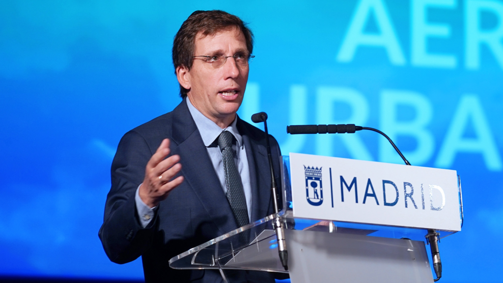 Almeida amplía los parquímetros a nuevos barrios y horarios en Madrid, aunque los ‘etiqueta Cero’ siguen sin pagar