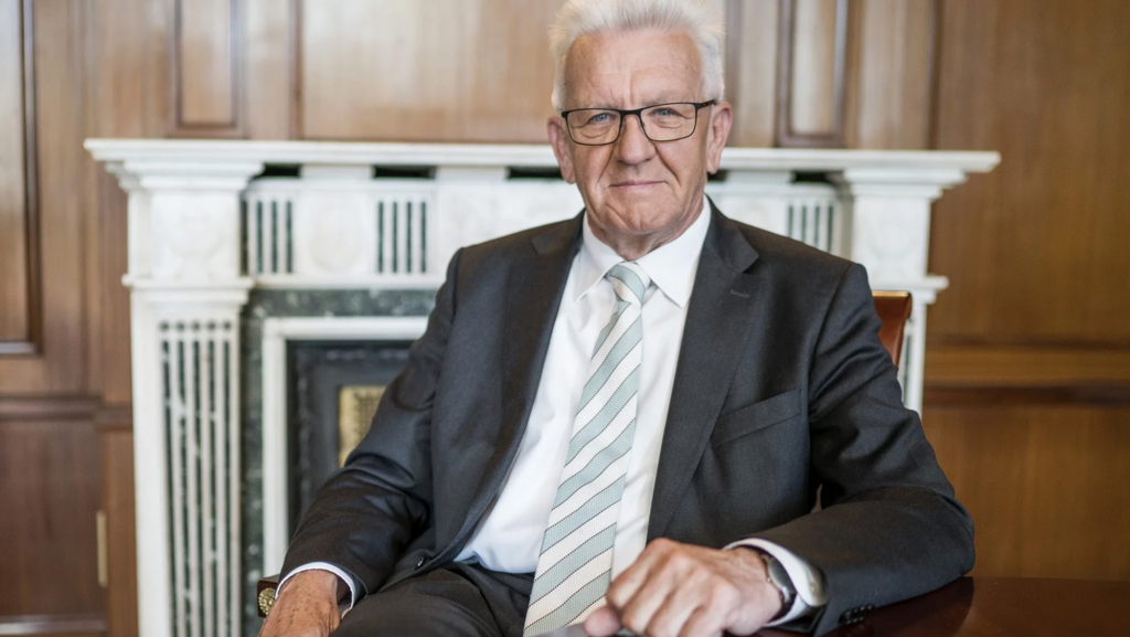 Winfried Kretschmann pide acabar con el debate sobre motores porque genera dudas sobre compra de coches eléctricos