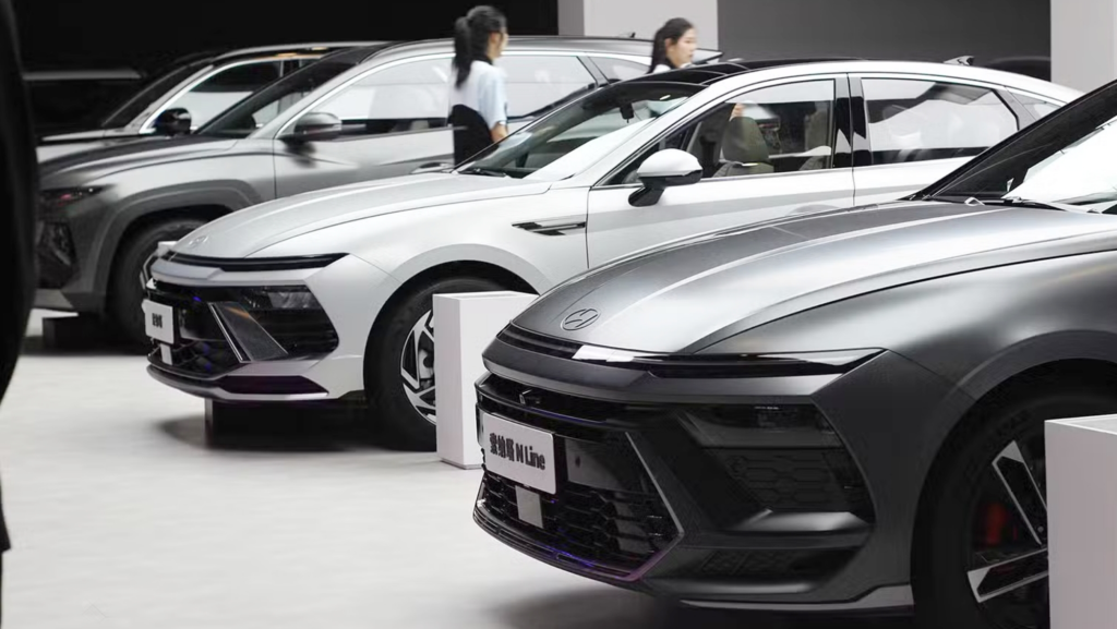 China impone regulación de precios a fabricantes automotrices para frenar guerra comercial