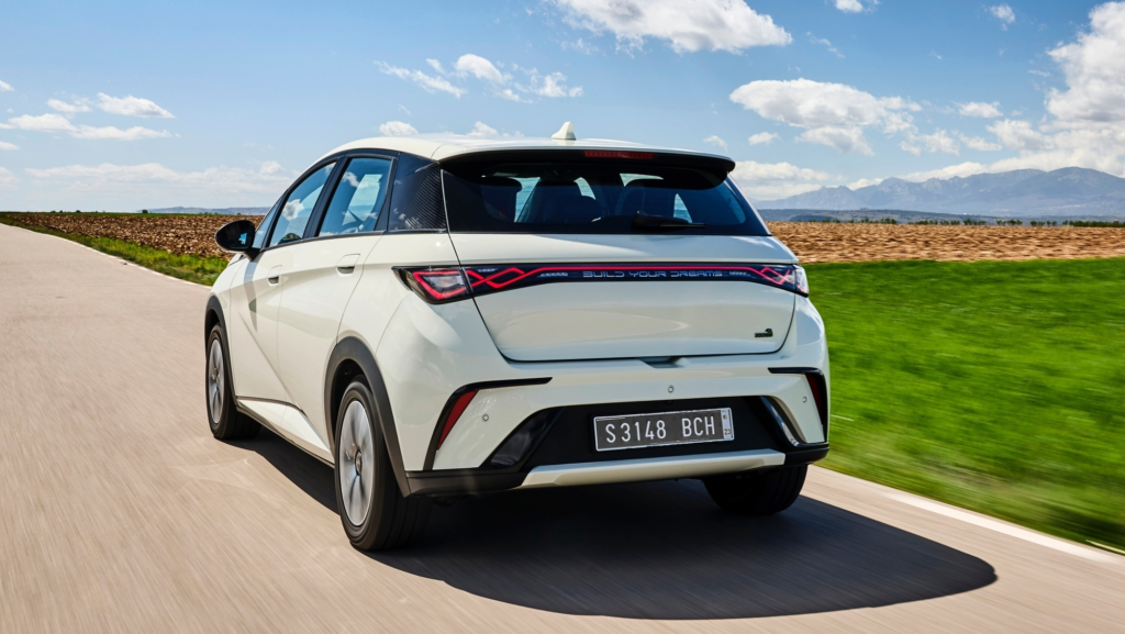 BYD prepara asalto al mercado europeo con Dolphin híbrido para 2026