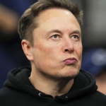 Tesla patenta techo para antenas satelitales en sus vehículos, un paso hacia la integración con Starlink