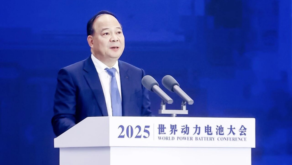 Cruzar océanos con un barco eléctrico en 3 años: la predicción que ha hecho el mayor fabricante de baterías del mundo