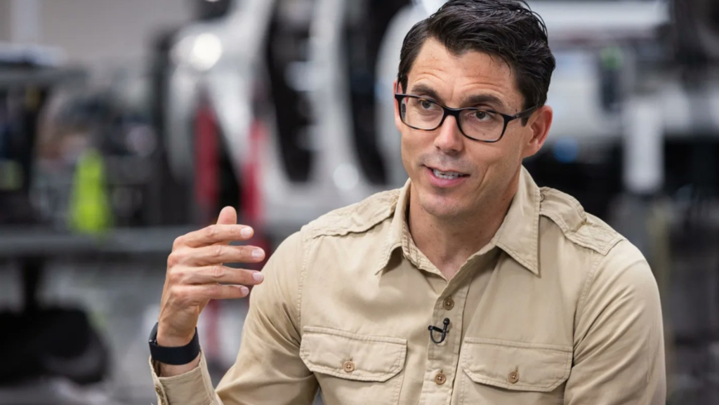 RJ Scaringe, CEO de Rivian: ‘Podríamos activar CarPlay rápidamente, pero entonces terminas con un entorno como el de Apple’