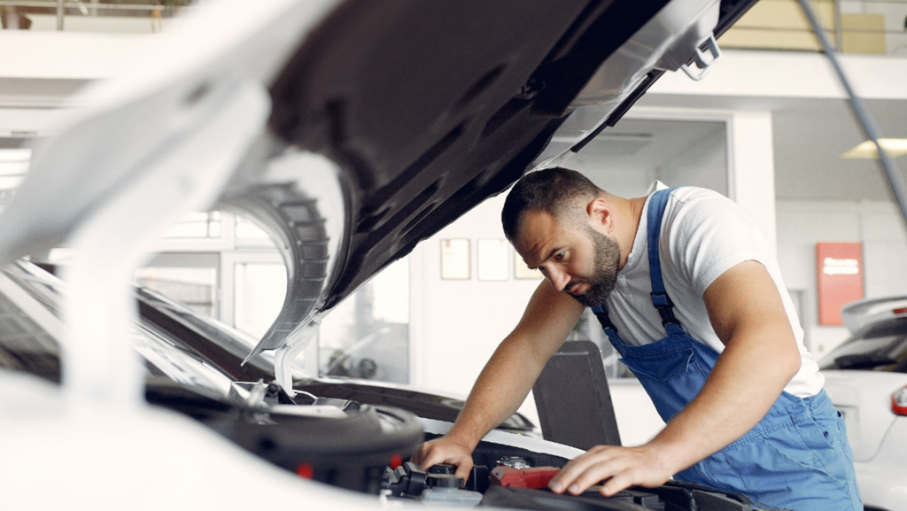 Francisco Roca, de CETRAA, advierte a más de 30.000 talleres de España: «Si no estás preparado para los coches eléctricos, no puedes seguir»