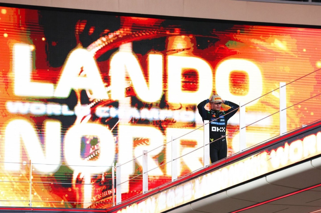 Norris se proclama campeón del mundo de F1 ‘a su manera’ y destaca la felicidad de su entorno