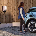 Cargar el coche eléctrico en casa ajena, ¿un nuevo problema en Nochebuena y Navidad?