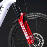 Commençal lanza versión más asequible de su bicicleta eléctrica de montaña más radical