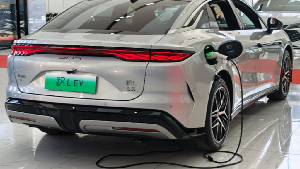 BYD logra carga ultrarrápida de 400 km en 5 minutos en China