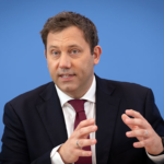 Ministro alemán advierte a fabricantes: el futuro es eléctrico, no se aferren a motores tradicionales