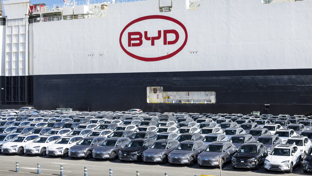 BYD se acerca al millón de exportaciones desde China en 2025 con un crecimiento del 144%