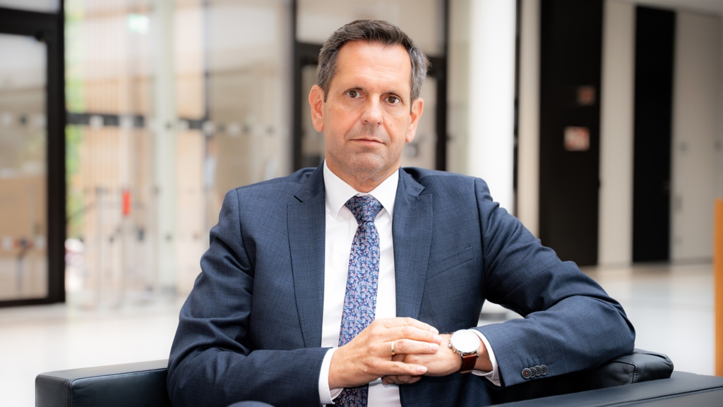 Olaf Lies aboga por incluir coches eléctricos usados en las ayudas a la compra