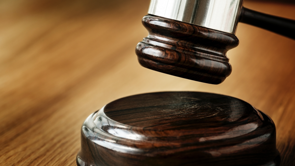 China impone multas de hasta 243.750 euros y disculpas públicas por difamar a marcas como BYD y XPeng