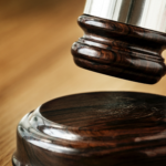 China impone multas de hasta 243.750 euros y disculpas públicas por difamar a marcas como BYD y XPeng