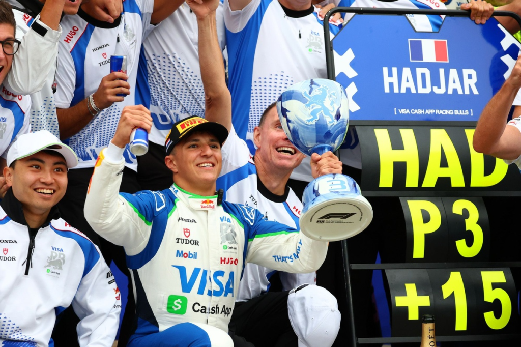 Hadjar: de un debut accidentado al podio y el ascenso a Red Bull en 2026