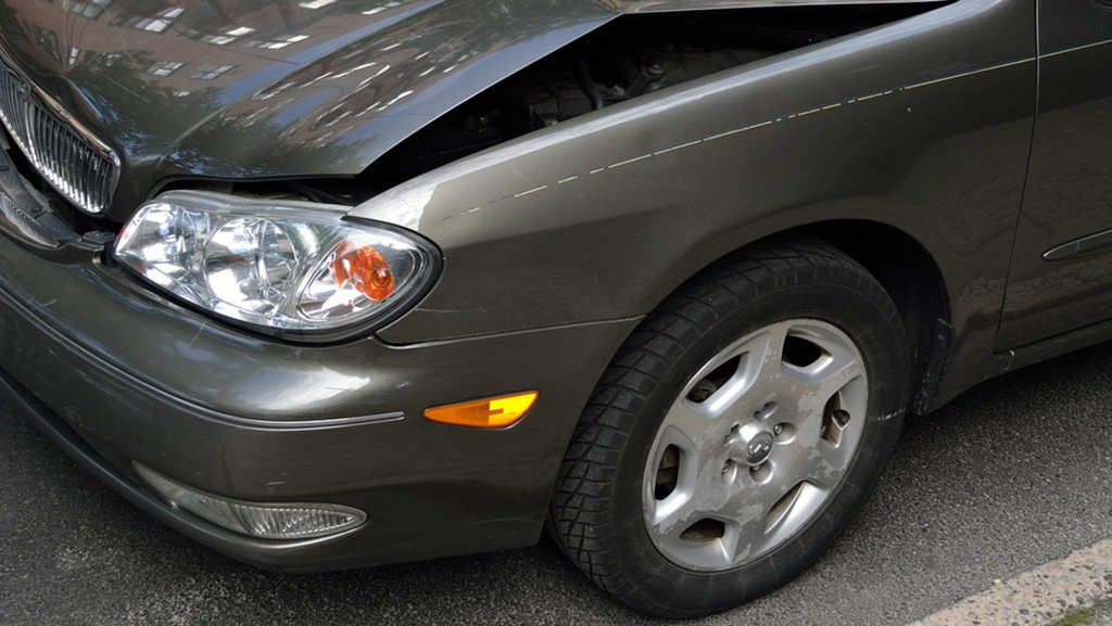 Aumentan los coches declarados siniestro total tras accidentes, impulsado por vehículos antiguos y tecnología compleja