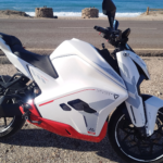 Probamos esta moto naked de 40 CV pero para el carné A1 'de 125' que nadie esperaba en España, con 230 km de autonomía