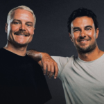 Sergio Pérez y Valtteri Bottas participan en reto Hot Ones Versus previo a su llegada a Cadillac