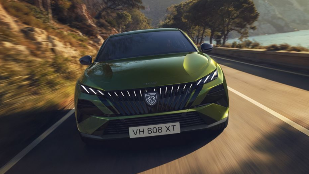 Peugeot renueva su modelo 408 con enfoque total en electrificación