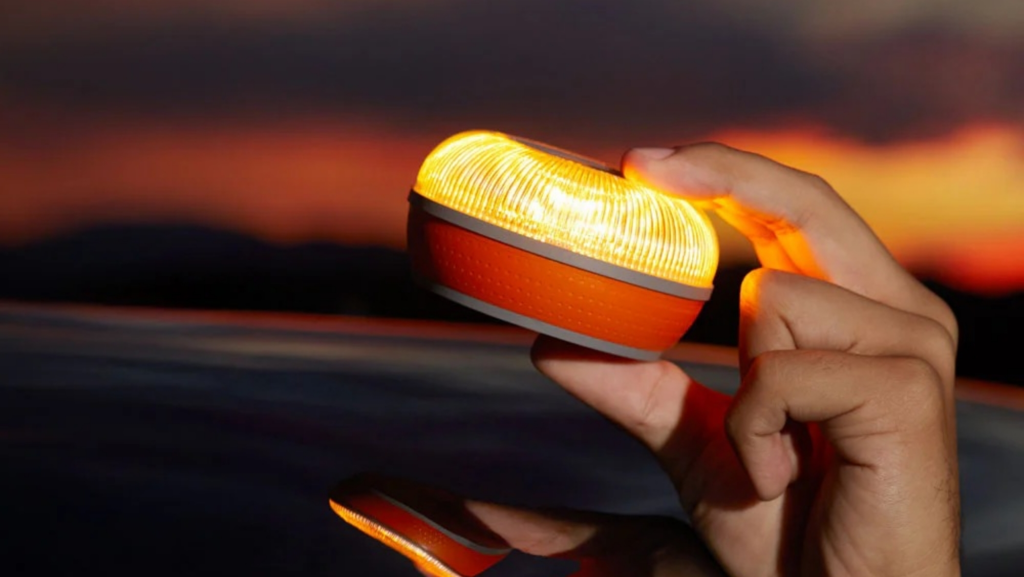 Un fallo de diseño de las balizas V16 puede dejar a los conductores desprotegidos a los 30 minutos