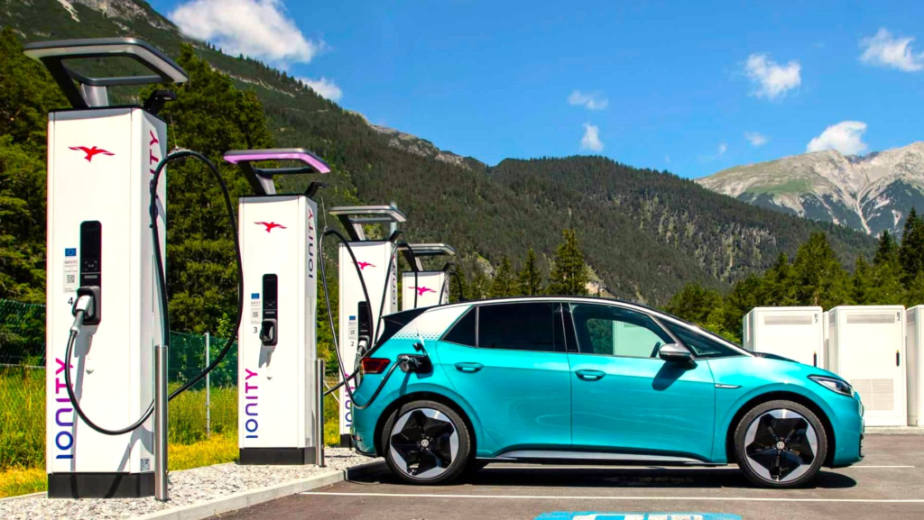 España alcanza 53.072 puntos de recarga para coches eléctricos tras un crecimiento del 37% en 2025