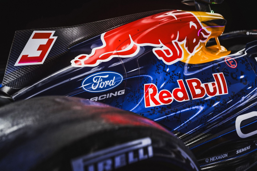 Red Bull presenta el RB22 con diseño actualizado y alianza con Ford para Fórmula 1 2026