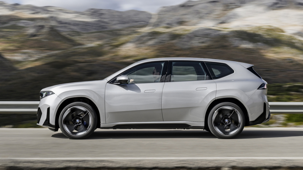 BMW rompe el mercado: su nuevo SUV eléctrico se vende 'como churros' y ya tienen todo adjudicado hasta 2027