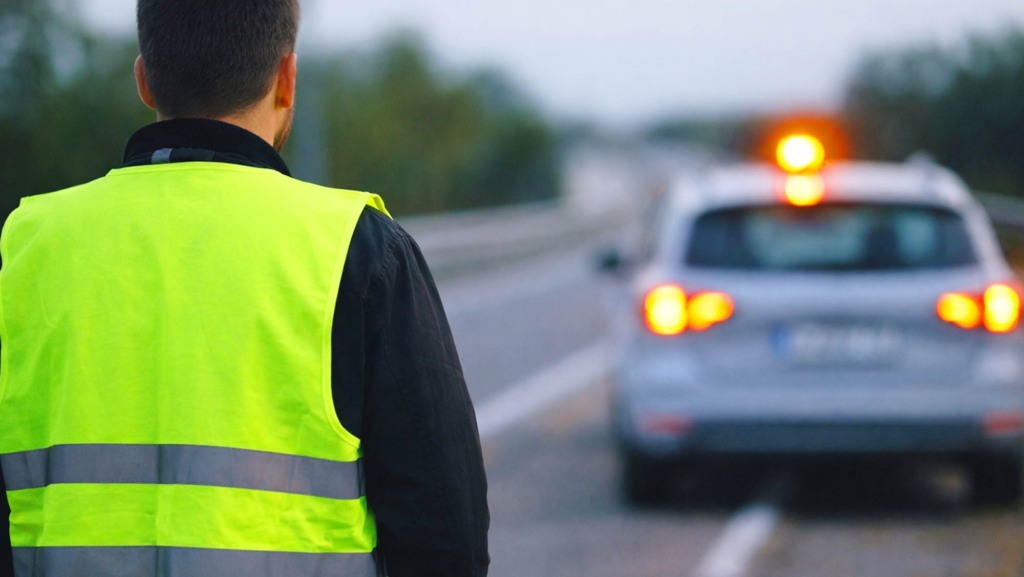 Entre 80 y 200 €: si llevas la baliza V16 en el coche pero te olvidas de este otro elemento obligatorio, la Guardia Civil te multará
