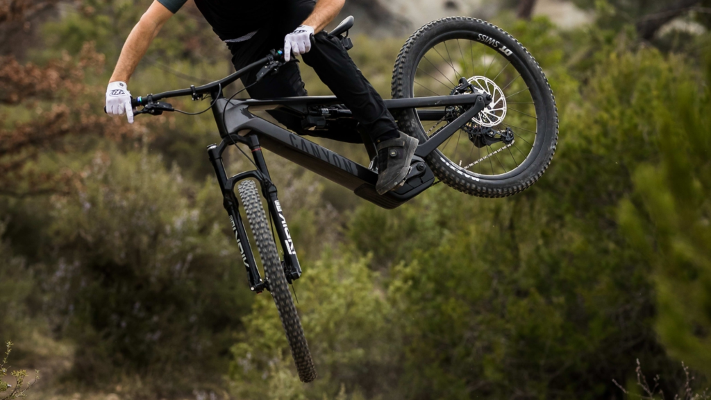 Con 800 Wh de batería, esta marca actualiza dos de sus bicicletas eléctricas de montaña más potentes y con mayor autonomía