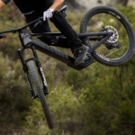 Con 800 Wh de batería, esta marca actualiza dos de sus bicicletas eléctricas de montaña más potentes y con mayor autonomía