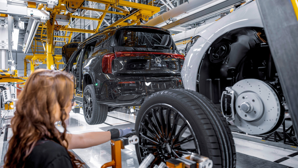 Este SUV de Mercedes con 630 km de autonomía eléctrica ha empezado a fabricarse en esta planta europea capaz de producir 350.000 coches al año