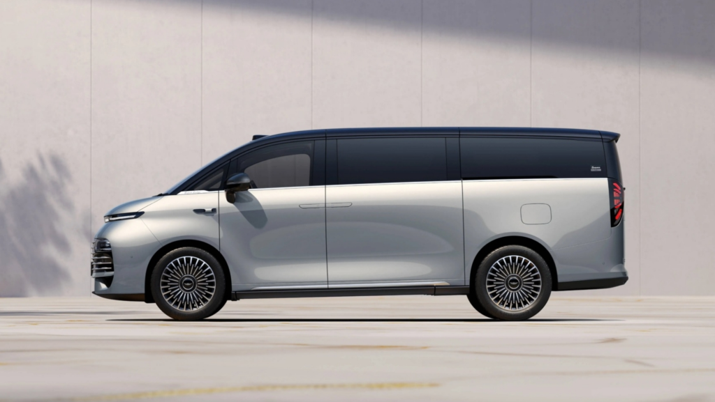 Adiós a los SUV: Geely (Volvo) lanza un monovolumen de 8 plazas y 1.220 km de autonomía por menos de 34.000€