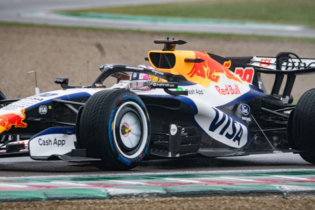 Racing Bulls completa 33 vueltas en filming day de Imola por condiciones climáticas