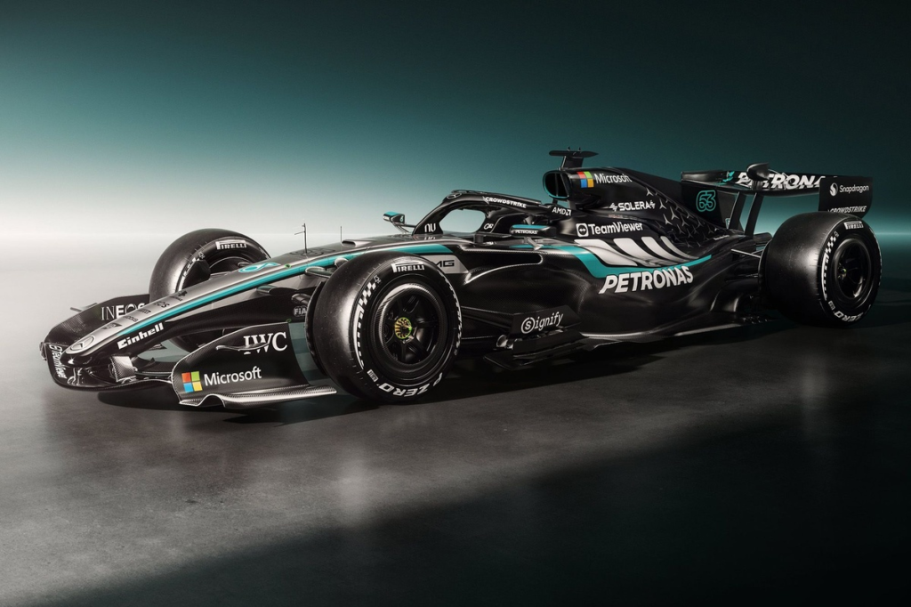 Mercedes presenta el W17 con diseño plateado y detalles azules para la F1 2026
