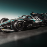 Mercedes presenta el W17 con diseño plateado y detalles azules para la F1 2026