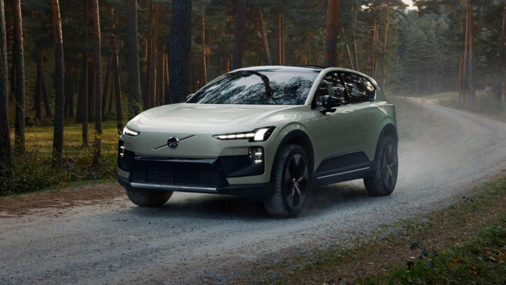 Así es el Volvo EX60 Cross Country: más altura, suspensión neumática y hasta 680 CV