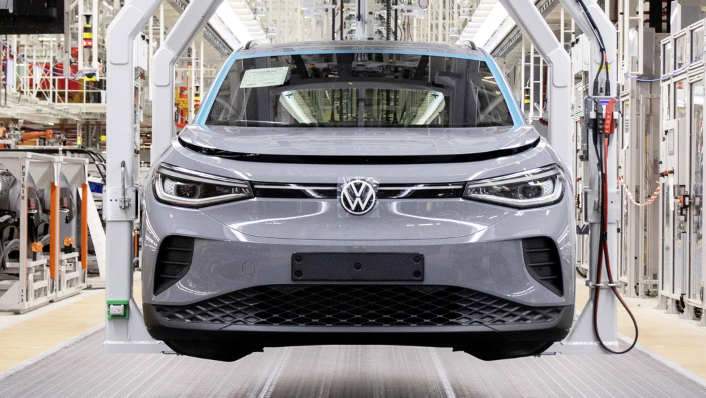 Volkswagen lo hizo primero con ID. Polo y con ID. Cross, y ahora el Volkswagen ID.4 también ganará un nombre de la gama de motores de combustión