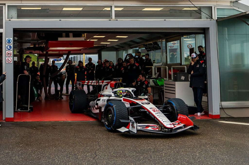 Haas VF-26 debuta en pista con Oliver Bearman en Fiorano antes de pruebas en Barcelona