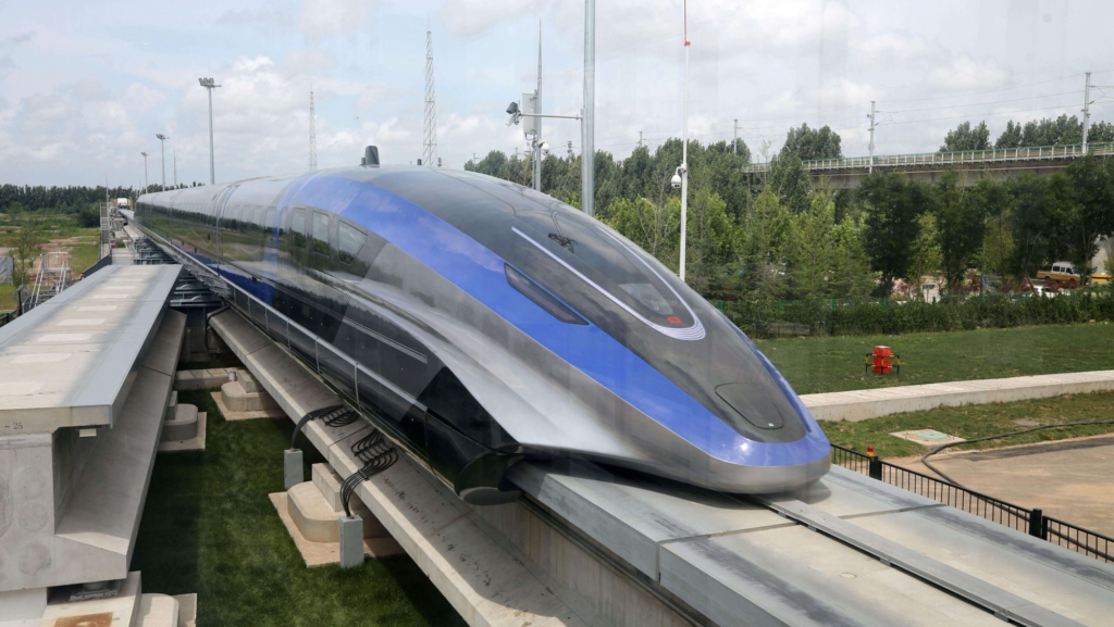 ¡De 0 a 700 km/h en 2 segundos! China rompe las leyes de la física con el tren más rápido del mundo