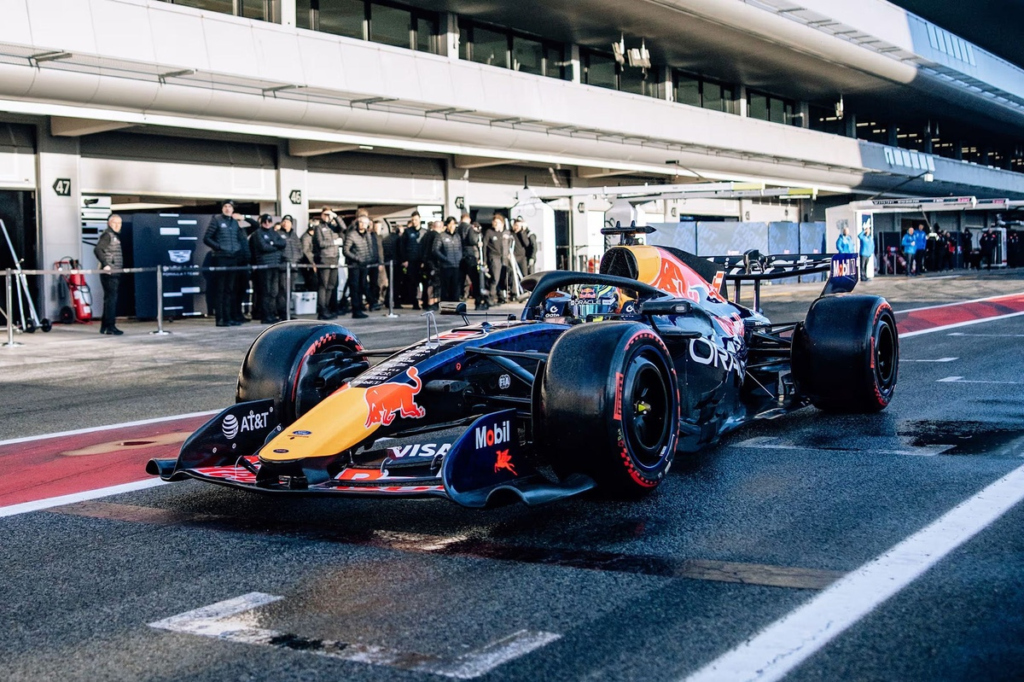 Red Bull marca el mejor tiempo en la primera sesión de pruebas de F1 2026 en Barcelona