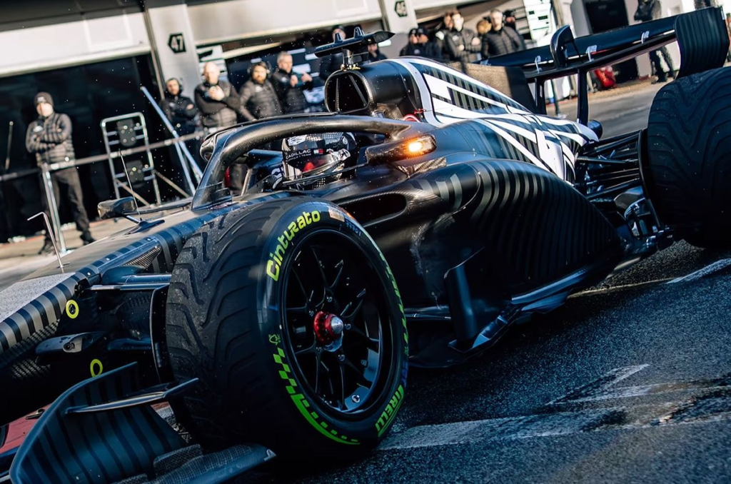 Fórmula 1 incluirá luces intermitentes en retrovisores a partir de 2026