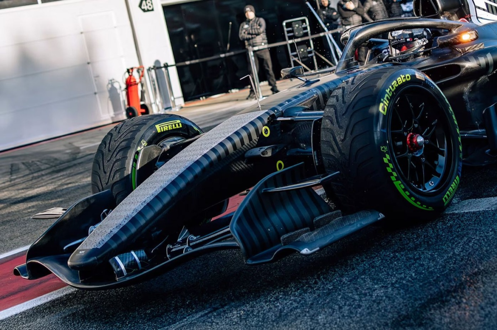 Cadillac y Mercedes emplean hilos de lana en pruebas aerodinámicas para Fórmula 1 2026